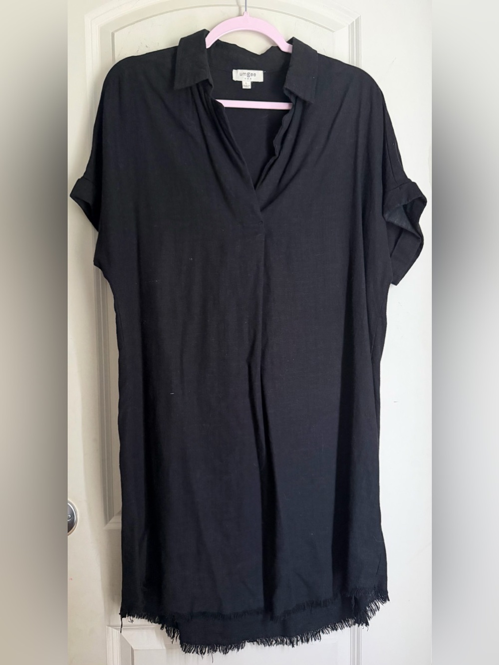 Umgee Black V-Neck Short Sleeve Tunic with Fringe Hem L linen/rayon